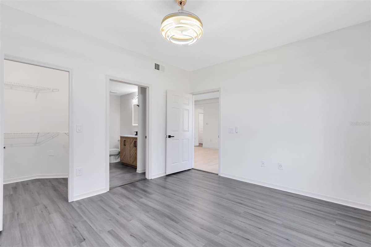 6685 QUEENS BOROUGH AVENUE — photo 18 of 35