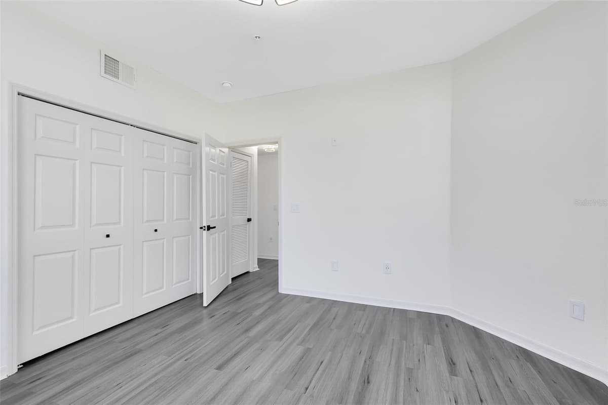 6685 QUEENS BOROUGH AVENUE — photo 23 of 35