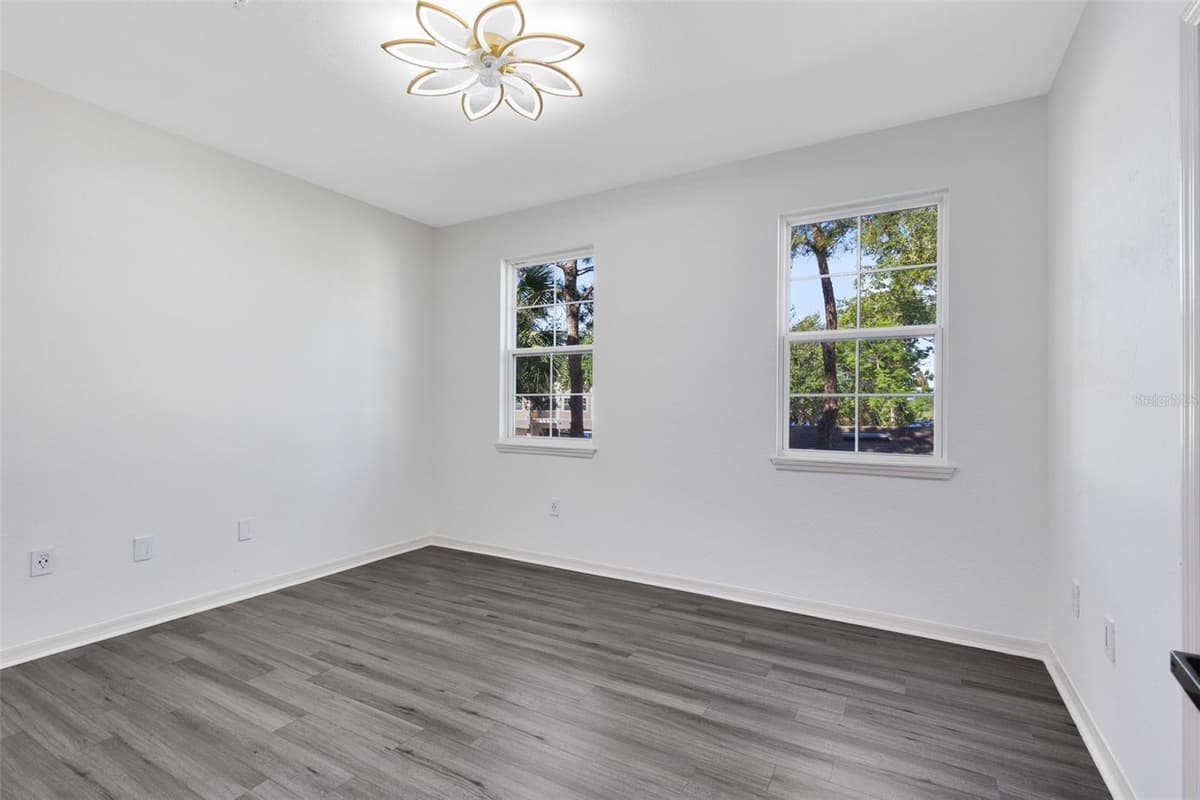 6685 QUEENS BOROUGH AVENUE — photo 20 of 35