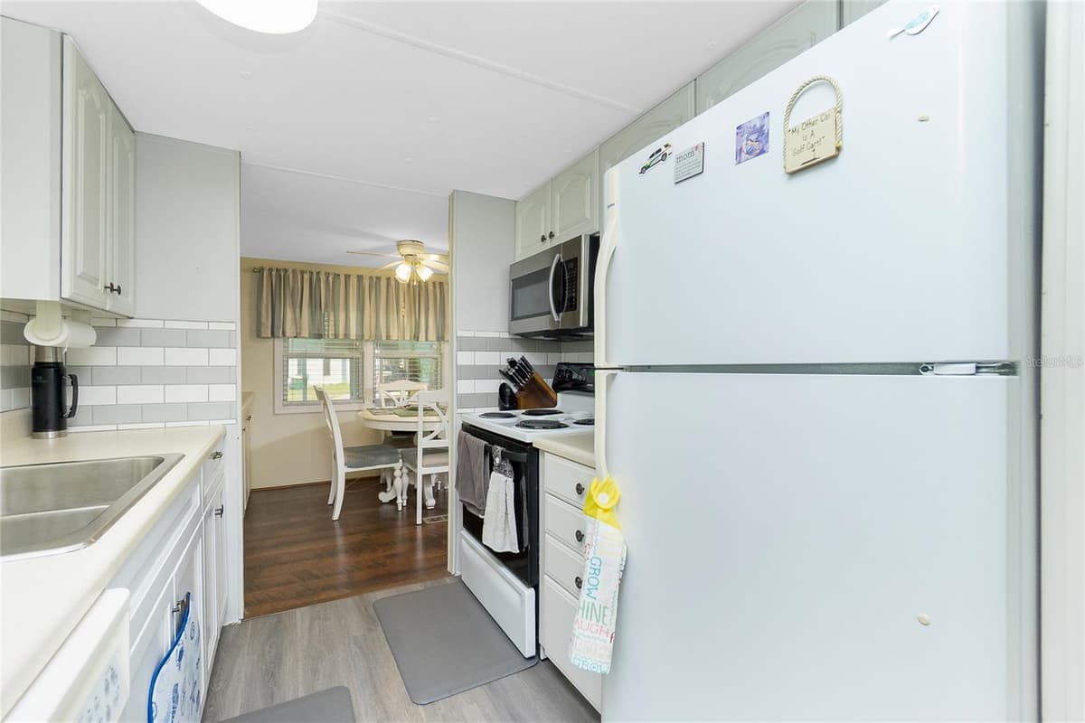 7598 RATAN CIRCLE — photo 4 of 47