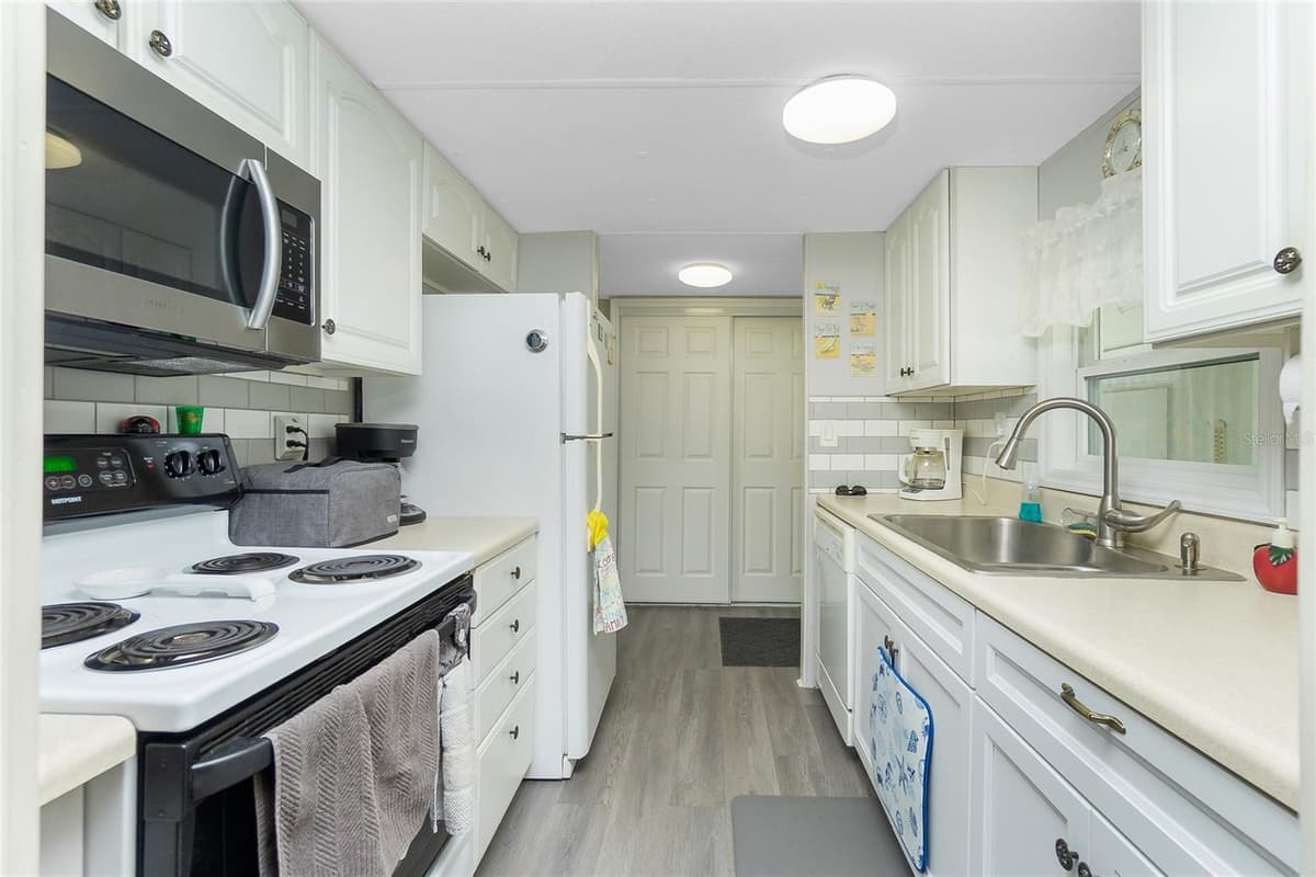 7598 RATAN CIRCLE — photo 3 of 47