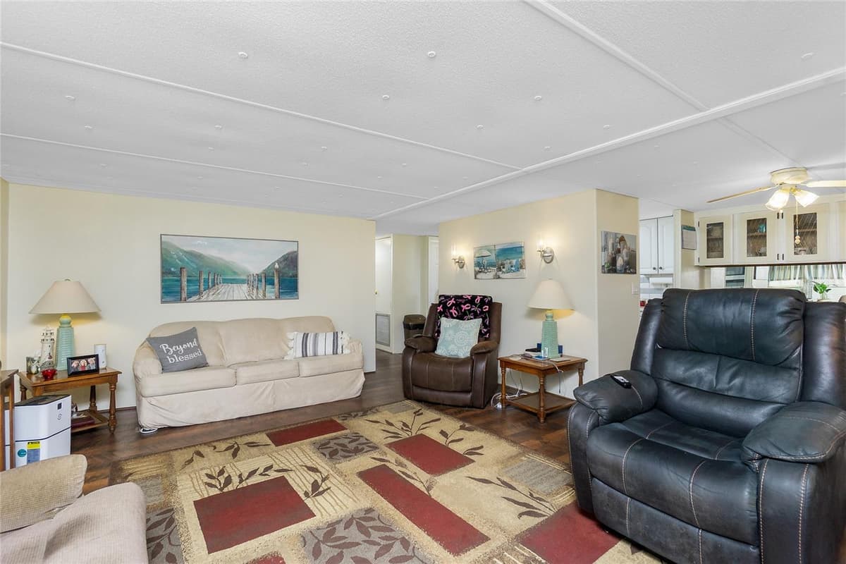7598 RATAN CIRCLE — photo 10 of 47