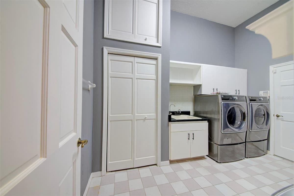 7333 ROYAL OAK DRIVE — photo 15 of 98