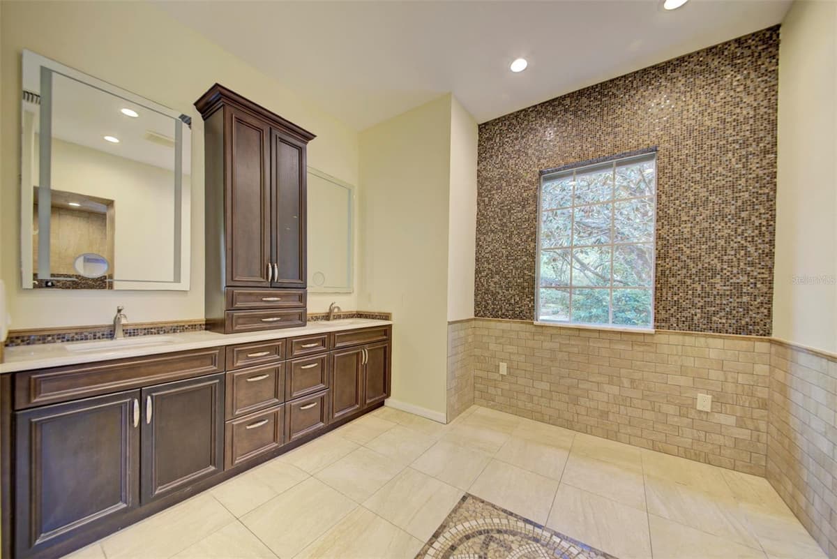 7333 ROYAL OAK DRIVE — photo 9 of 98