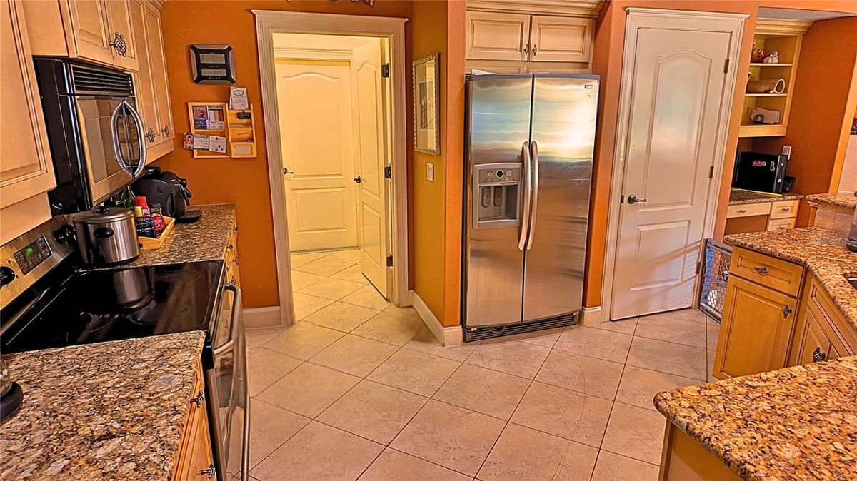 35 FRONTIER DRIVE — photo 11 of 24