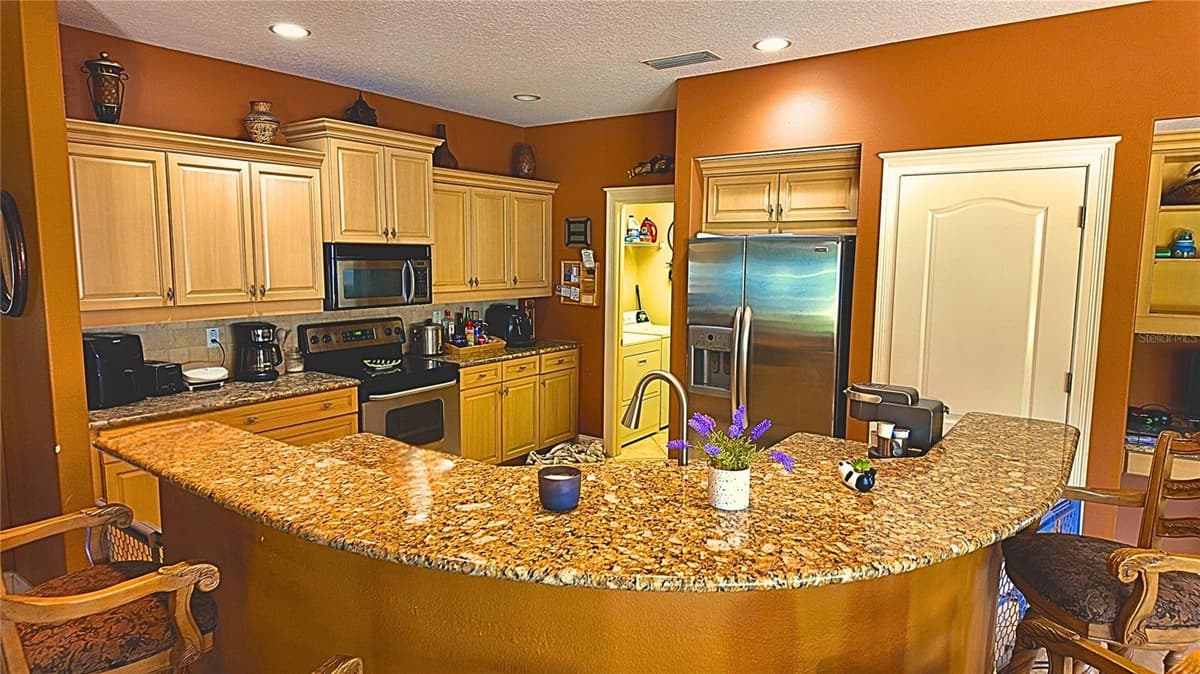 35 FRONTIER DRIVE — photo 9 of 24