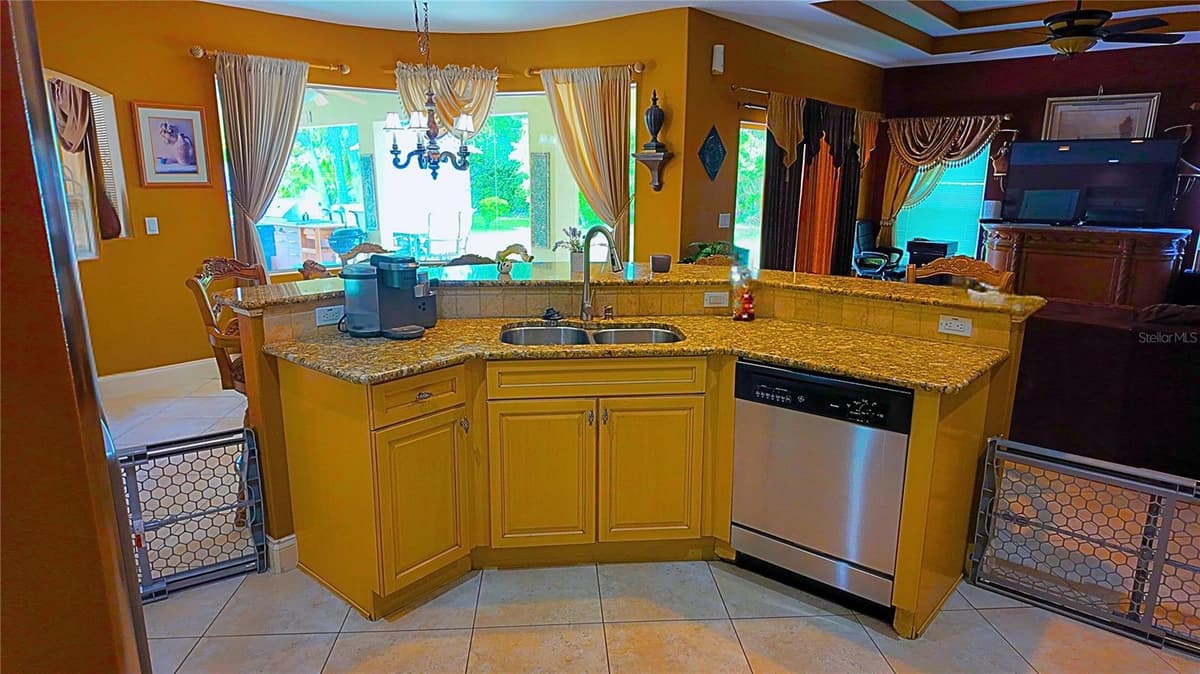 35 FRONTIER DRIVE — photo 10 of 24