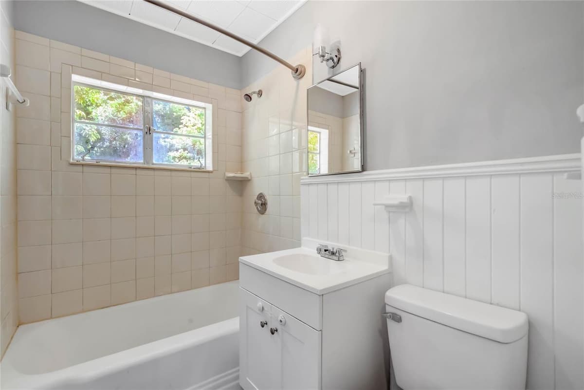 322 FRANKFORT AVENUE — photo 10 of 19