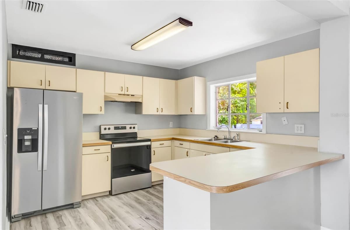 322 FRANKFORT AVENUE — photo 3 of 19