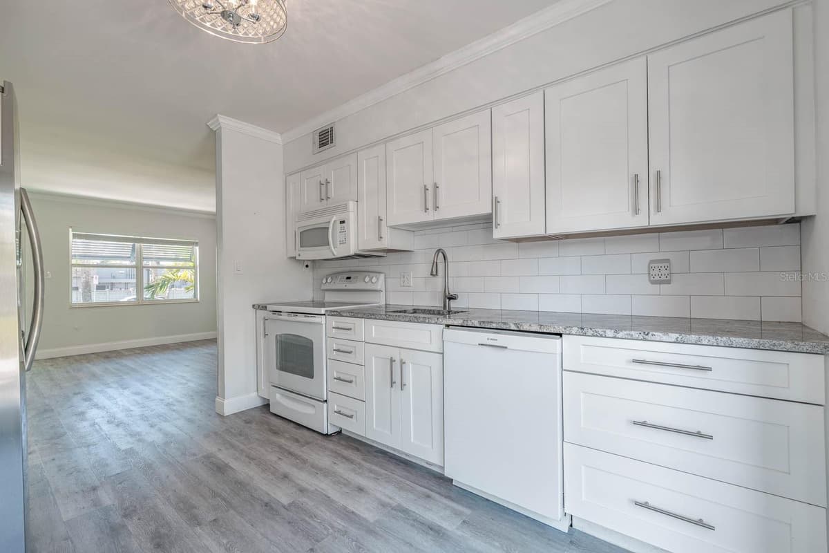 4001 NORTH A STREET — photo 11 of 50