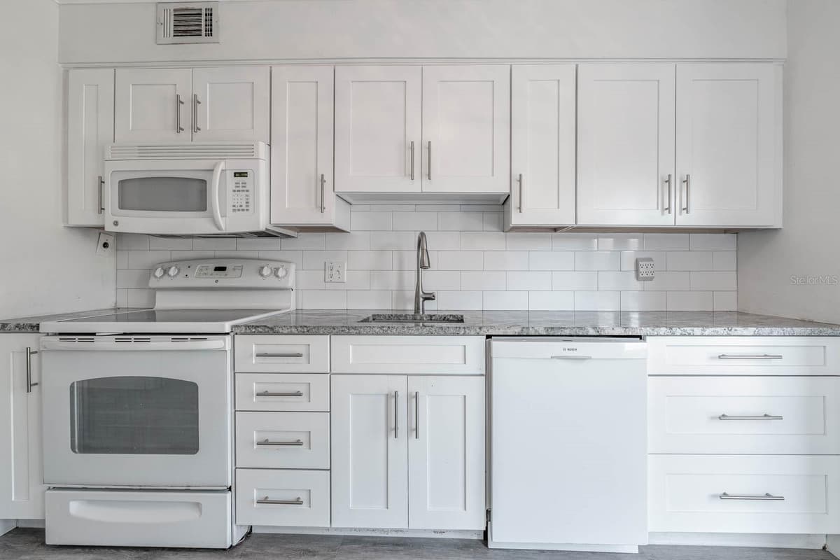 4001 NORTH A STREET — photo 13 of 50