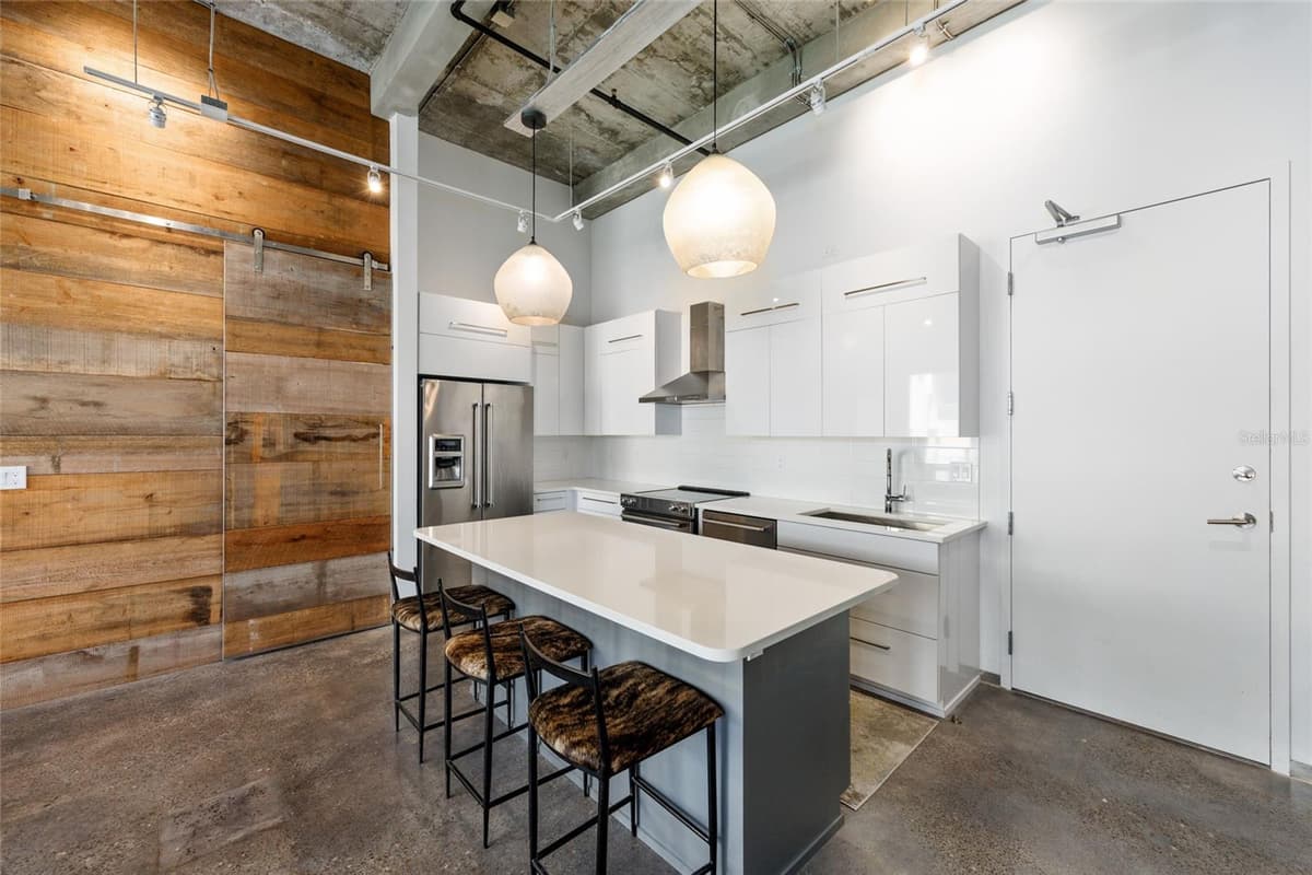 302 BROADWAY STREET — photo 7 of 36