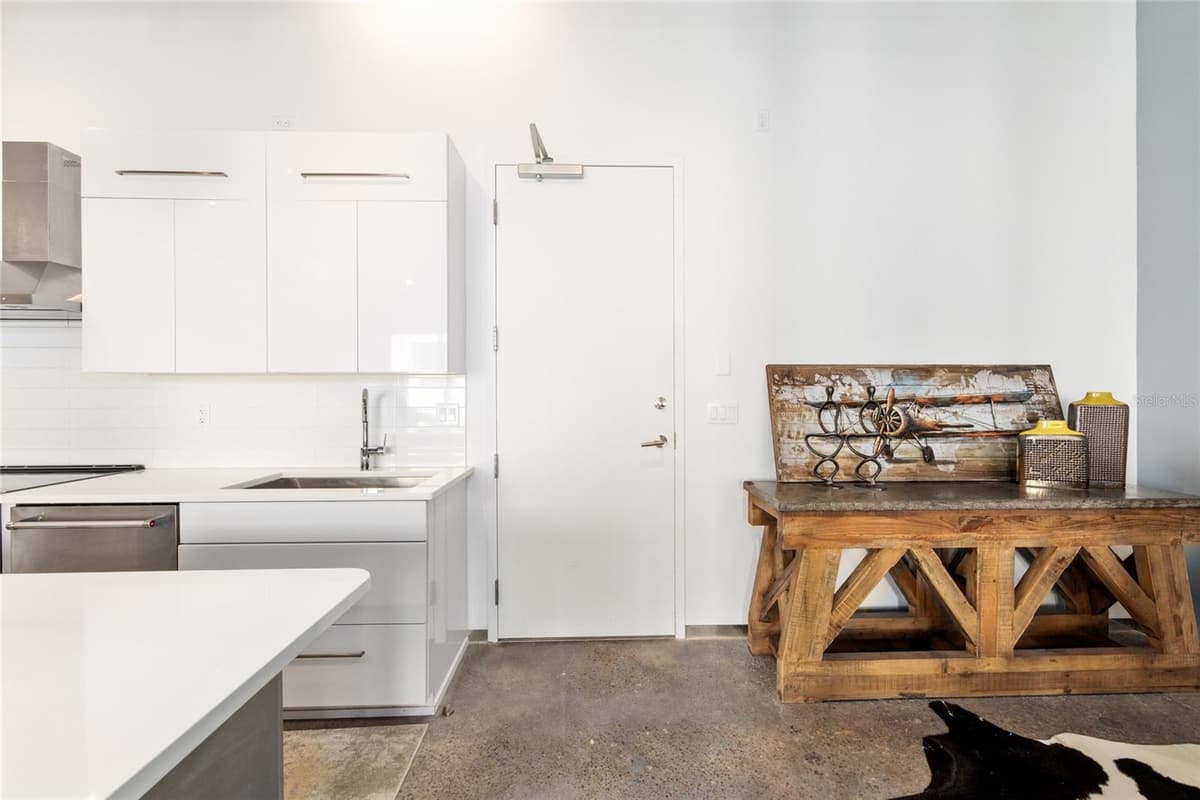 302 BROADWAY STREET — photo 3 of 36