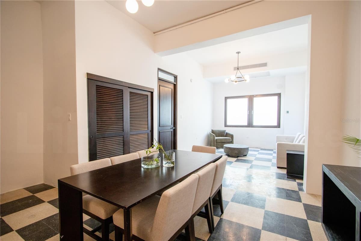 254-256 SAN FRANCISCO STREET — photo 3 of 19