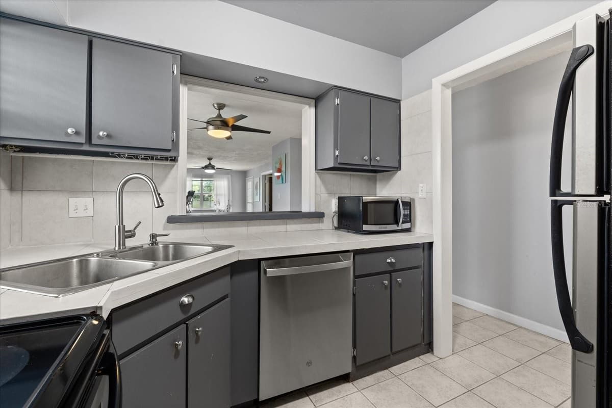 2500 LEE ROAD — photo 12 of 49