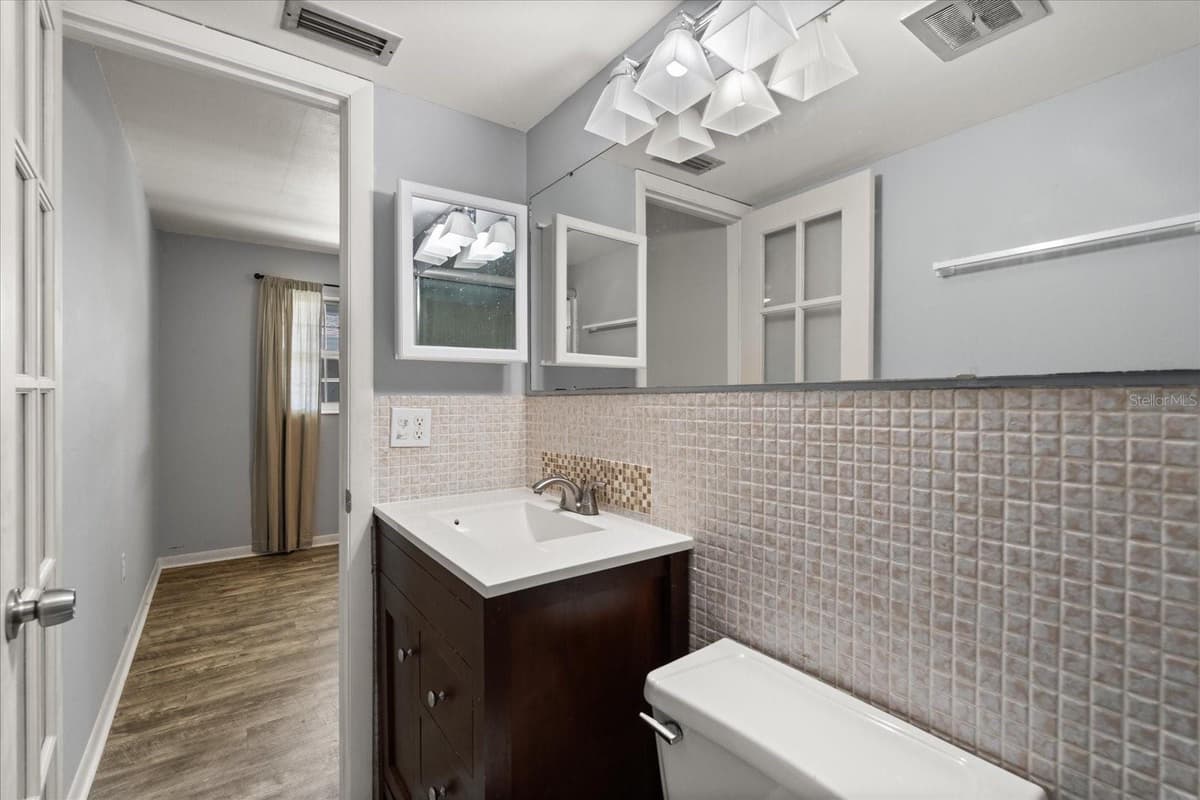 2500 LEE ROAD — photo 17 of 49