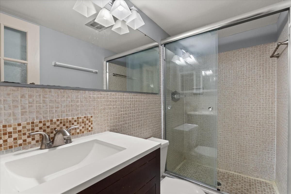 2500 LEE ROAD — photo 16 of 49