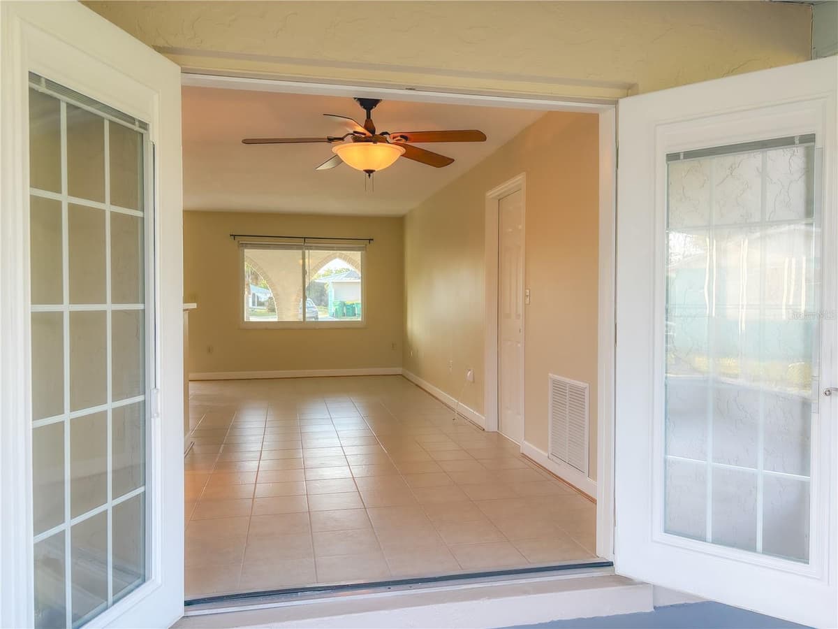 389 MILLPORT STREET — photo 12 of 29