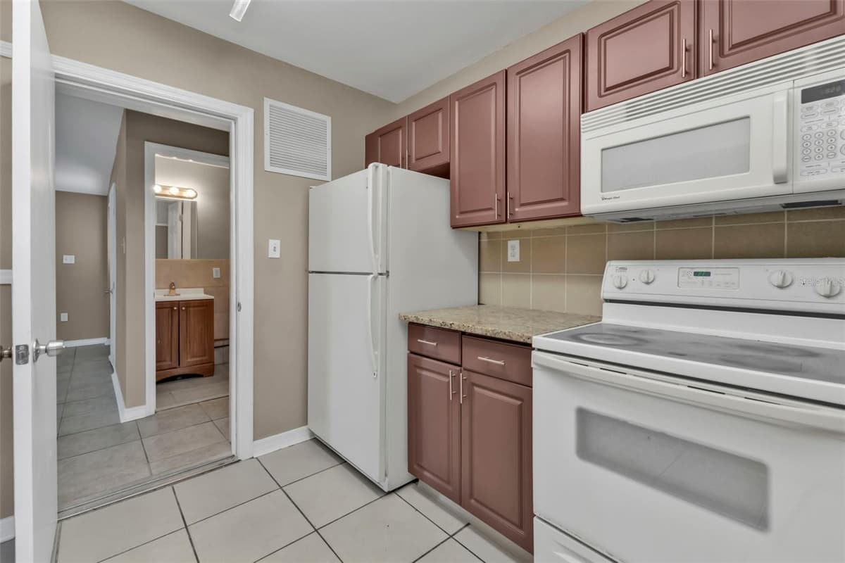 21242 COULTON AVENUE — photo 8 of 23