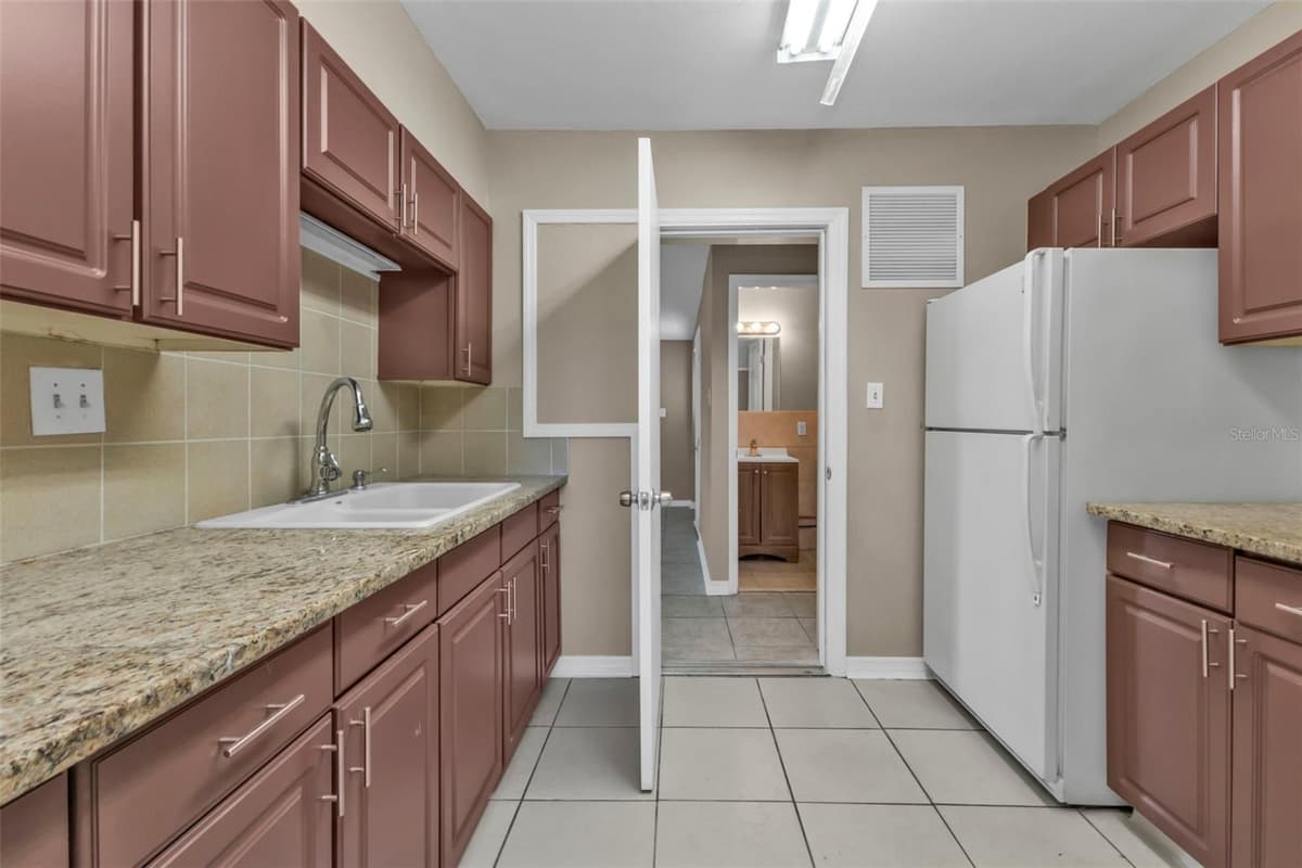 21242 COULTON AVENUE — photo 7 of 23