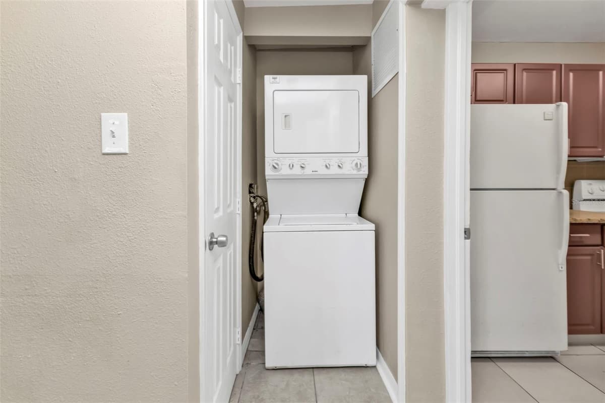 21242 COULTON AVENUE — photo 10 of 23