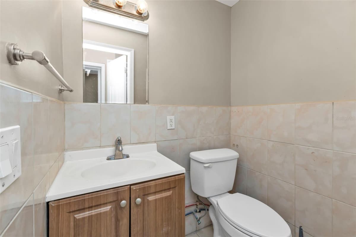 21242 COULTON AVENUE — photo 11 of 23