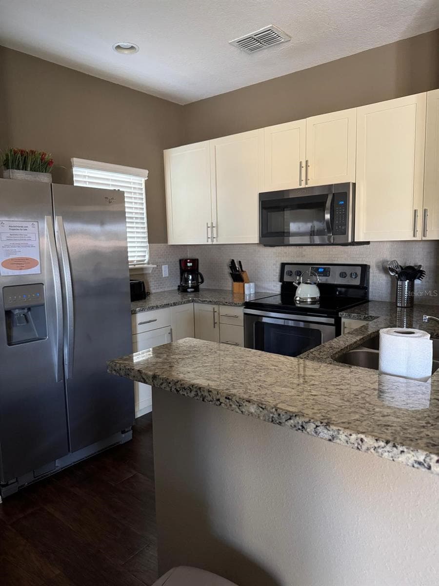 8981 SHINE DRIVE — photo 4 of 23
