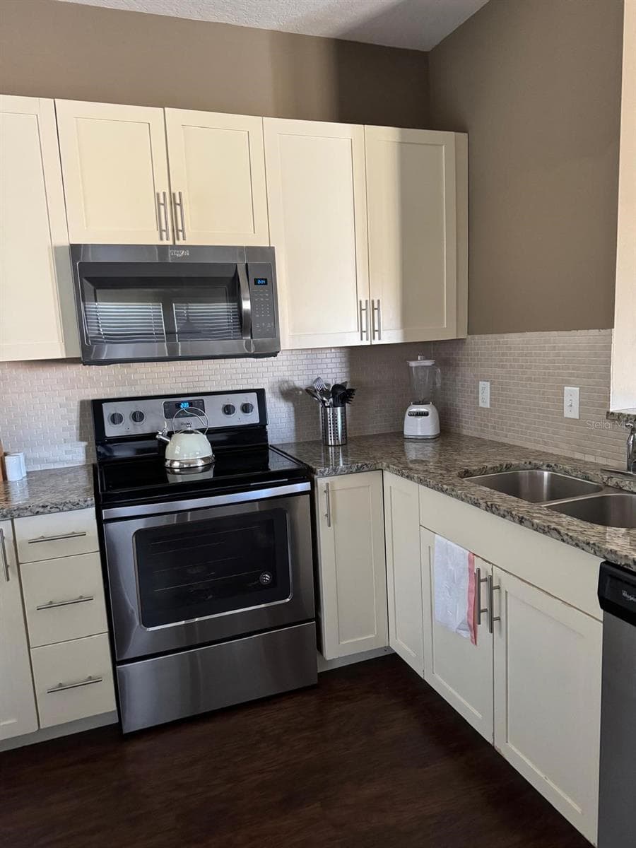 8981 SHINE DRIVE — photo 3 of 23