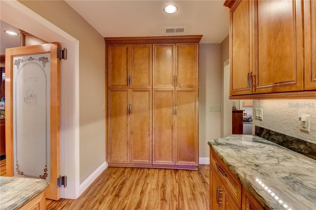 910 KEPLER ROAD — photo 14 of 52