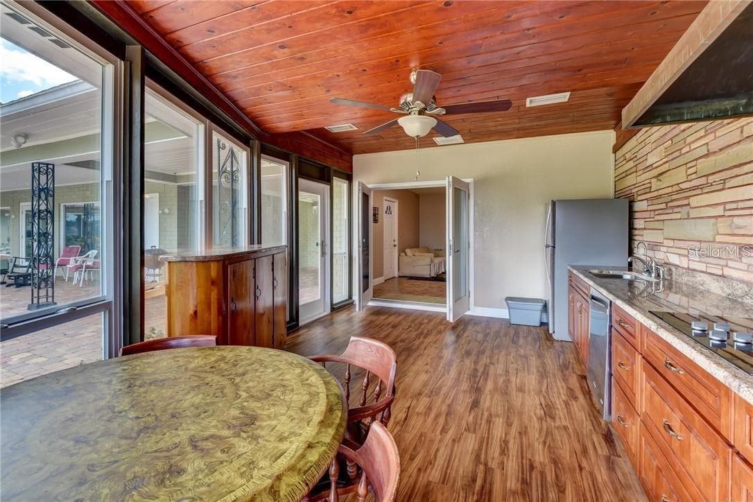 910 KEPLER ROAD — photo 36 of 52