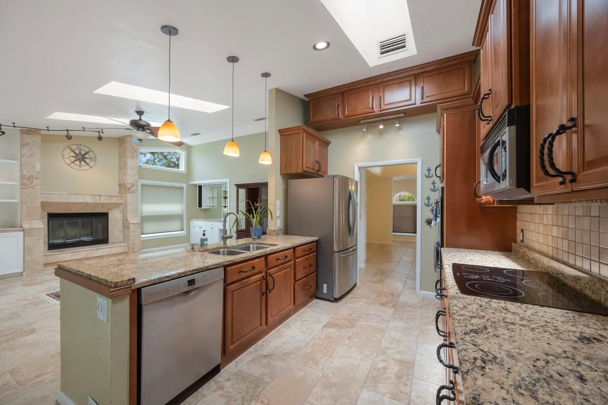 14115 HARBORWOOD DRIVE — photo 11 of 48