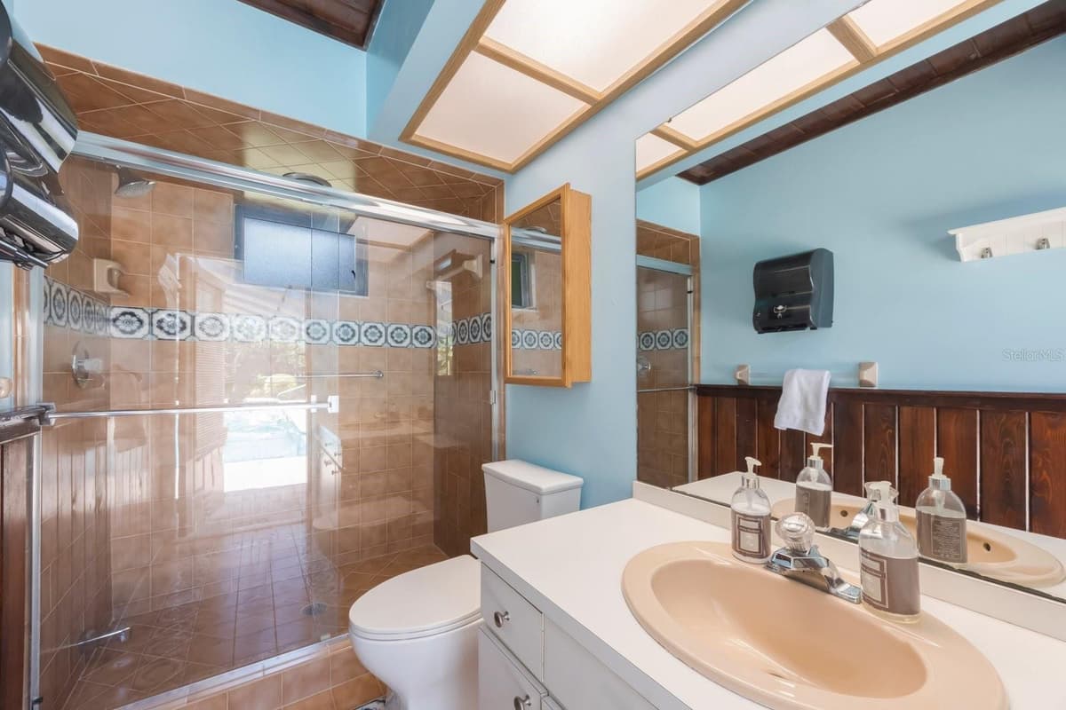 14115 HARBORWOOD DRIVE — photo 34 of 48
