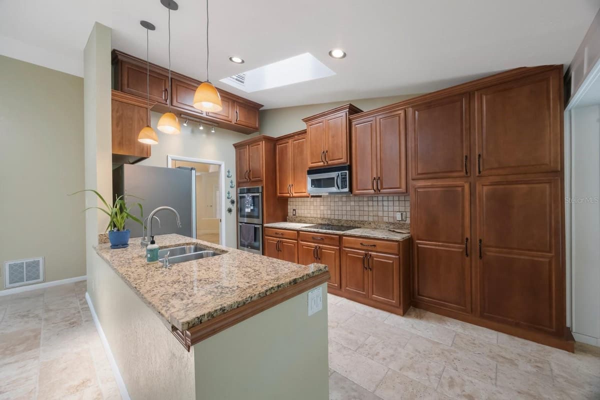 14115 HARBORWOOD DRIVE — photo 10 of 48
