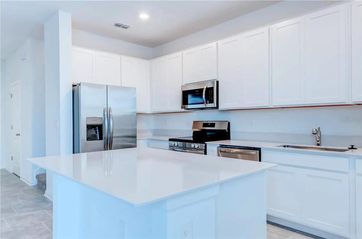 3239 LAURENT LOOP — photo 8 of 28