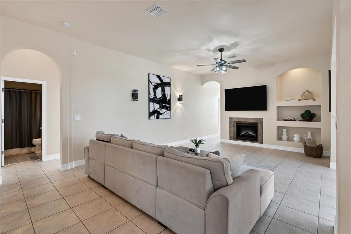 24017 PEPPERCORN ROAD — photo 5 of 38
