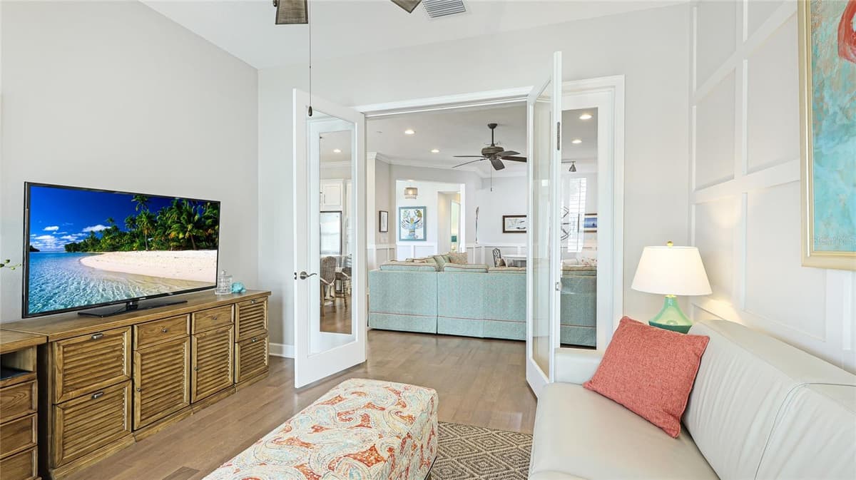 283 SAINT LUCIA DRIVE — photo 15 of 41