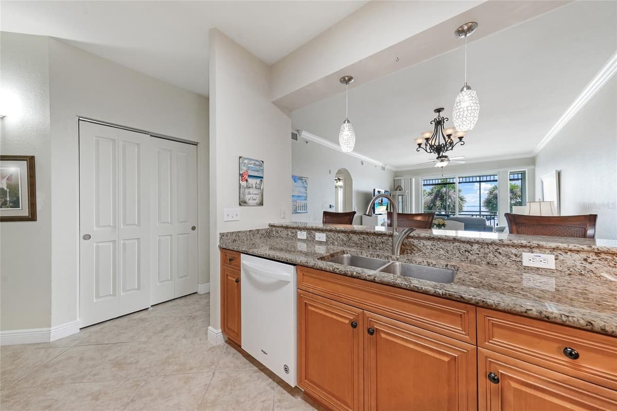 5114 MELBOURNE STREET — photo 7 of 40