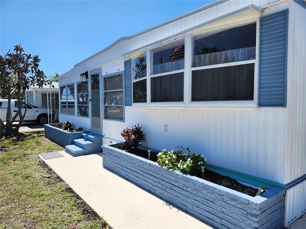 1252 KINGFISHER DRIVE — photo 4 of 32