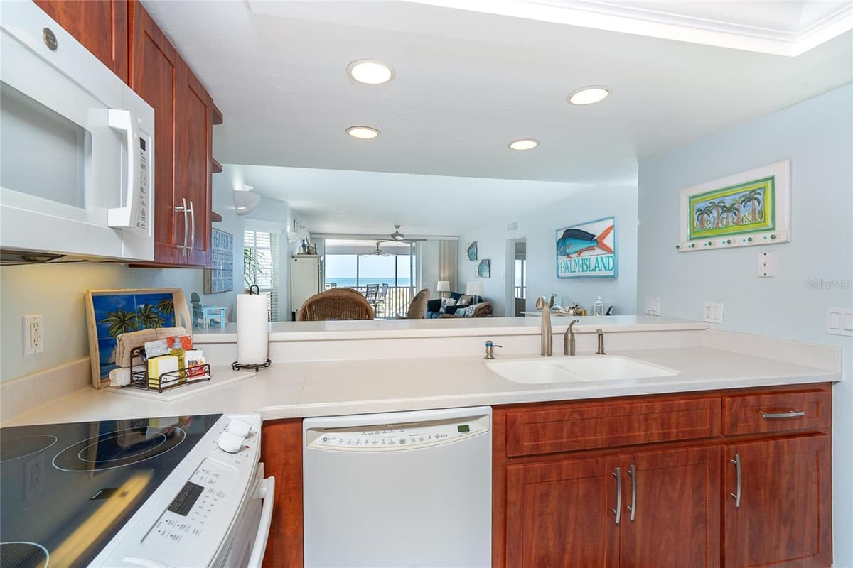 7466 PALM ISLAND DRIVE — photo 13 of 28