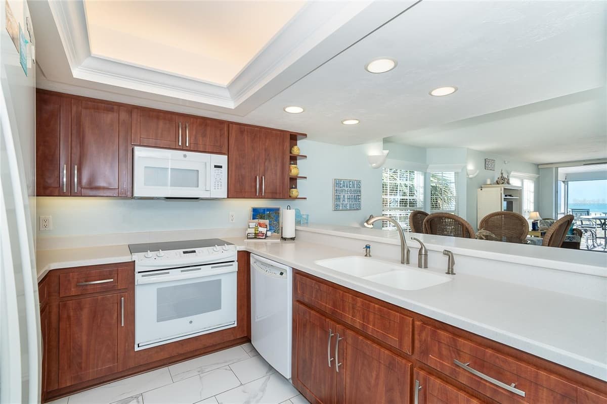 7466 PALM ISLAND DRIVE — photo 11 of 28