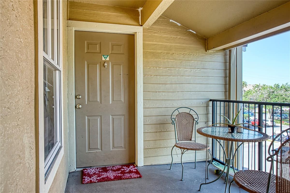 2203 KEY WEST COURT — photo 2 of 10