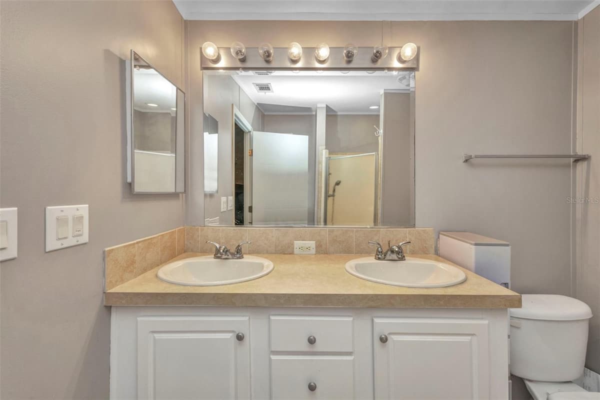 2100 KINGS HWY — photo 21 of 71