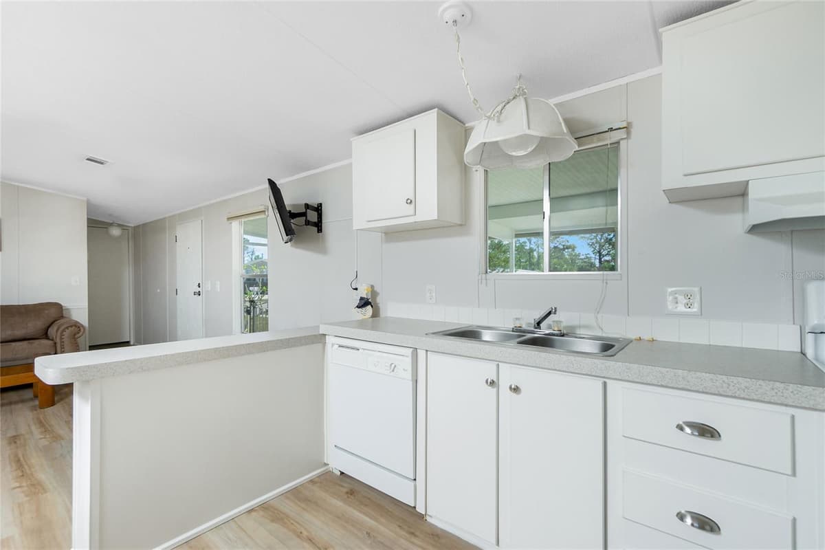 7364 TISA AVENUE — photo 4 of 41