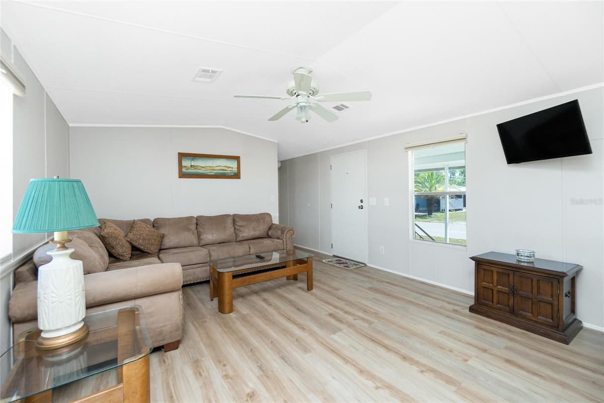 7364 TISA AVENUE — photo 9 of 41