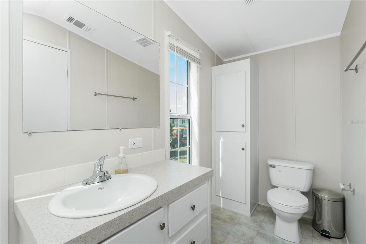 7364 TISA AVENUE — photo 15 of 41