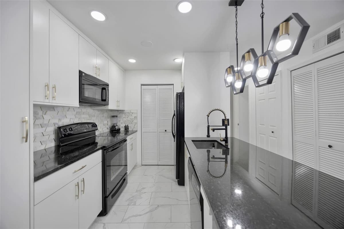 6142 WESTGATE DRIVE — photo 6 of 32