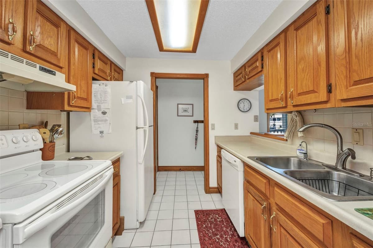 22375 EDGEWATER DRIVE — photo 11 of 58