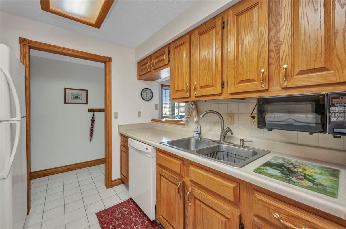 22375 EDGEWATER DRIVE — photo 12 of 58