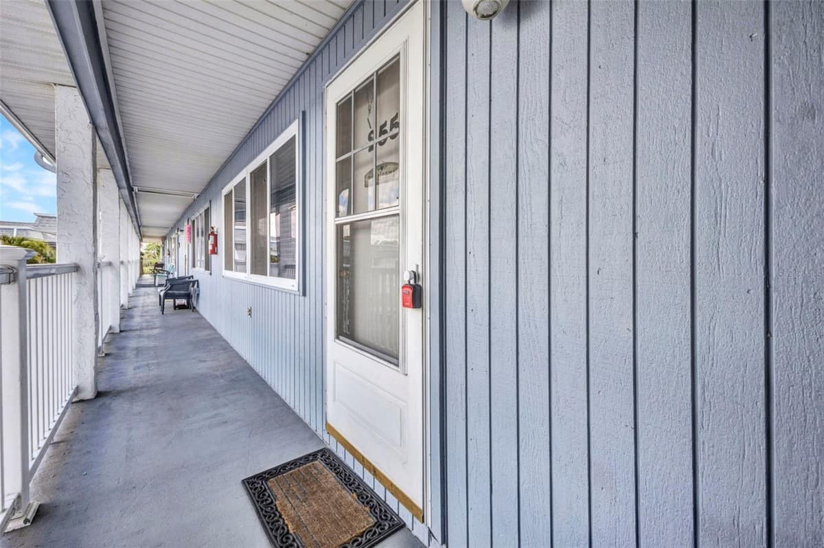 22375 EDGEWATER DRIVE — photo 3 of 58