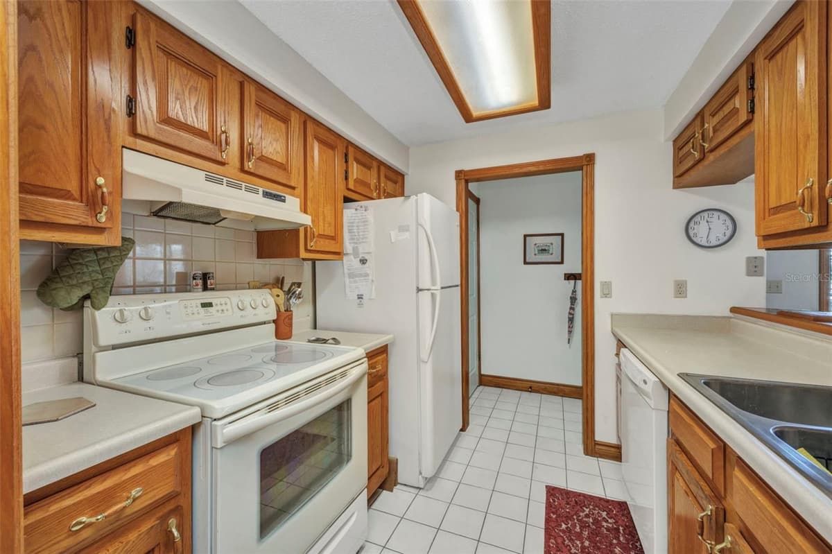 22375 EDGEWATER DRIVE — photo 10 of 58